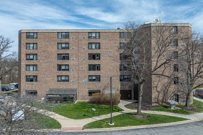 Peace Memorial Manor in Downers Grove, IL - Building Photo - Building Photo