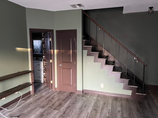 7515 Winnetka Ave, Unit 112 in Winnetka, CA - Building Photo - Building Photo