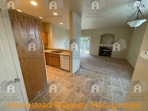 423-425-425 S Main St in Mt Angel, OR - Building Photo - Building Photo