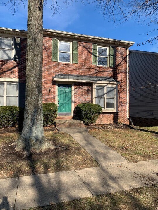 3907 Kenesaw Dr in Lexington, KY - Building Photo
