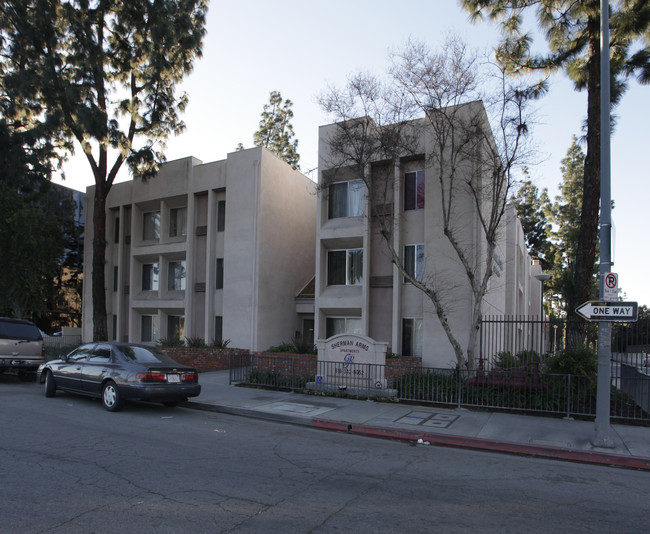 Sherman Arms in Reseda, CA - Foto de edificio - Building Photo