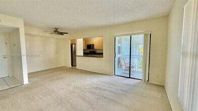 605 S Pine Island Rd in Plantation, FL - Building Photo - Building Photo