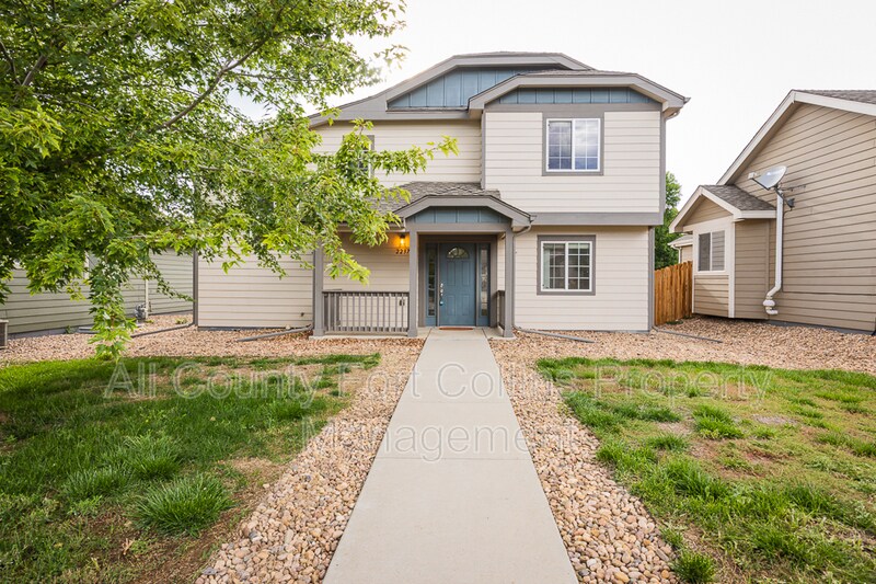 2237 Sopris Cir in Loveland, CO - Building Photo
