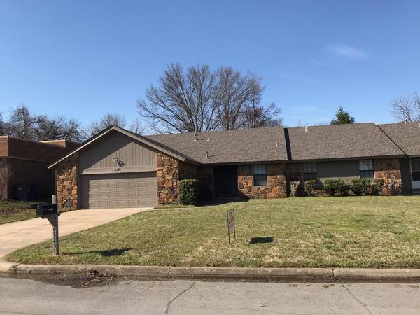6525 E 90th St in Tulsa, OK - Foto de edificio