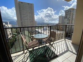 2140 Kuhio Ave, Unit 1411 in Honolulu, HI - Building Photo - Building Photo