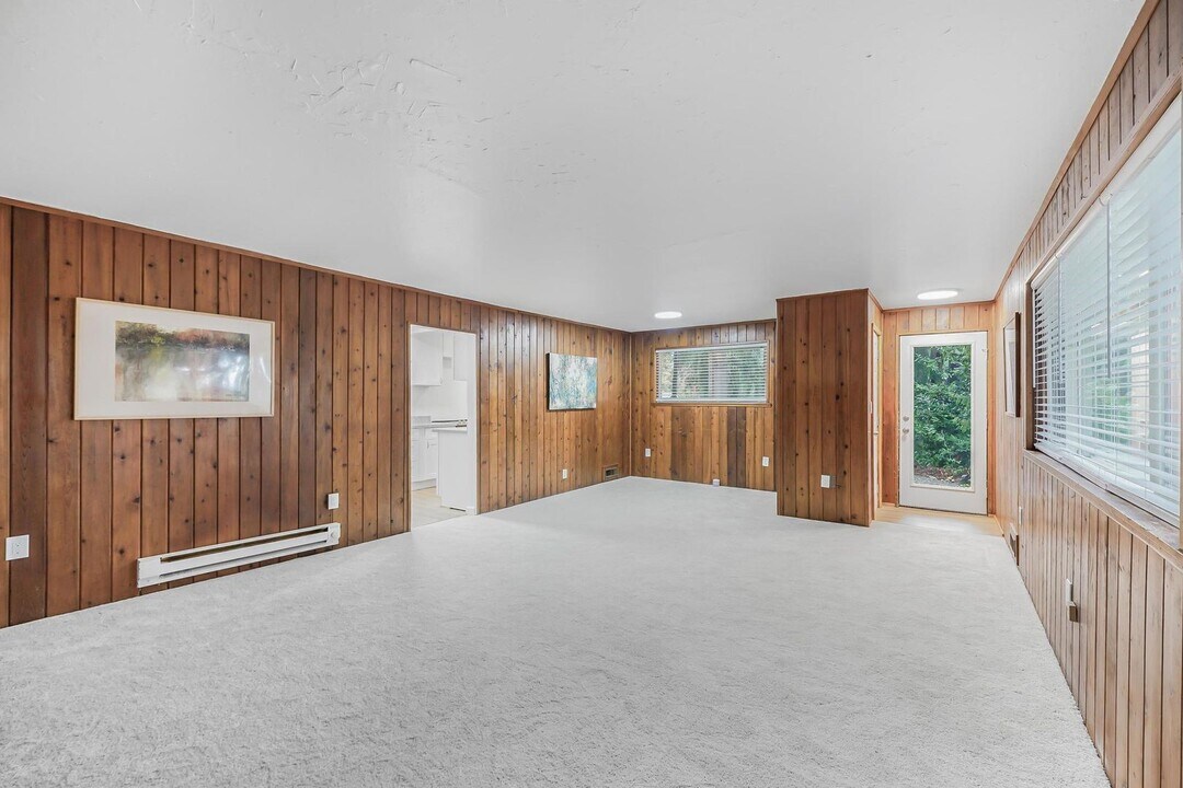 1126 NE 197th Ct in Shoreline, WA - Building Photo