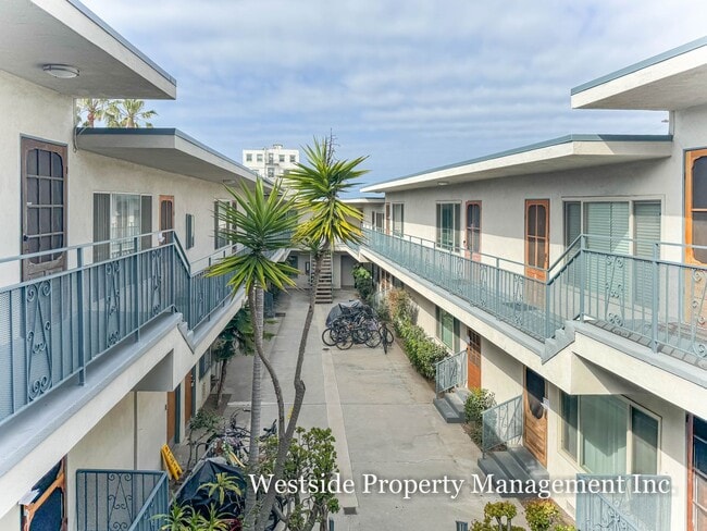 45 Rose Ave in Los Angeles, CA - Building Photo - Building Photo