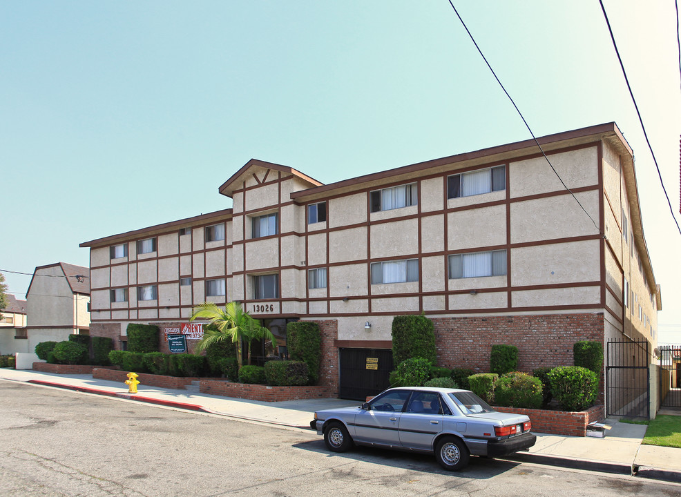 Crestgarden Apartments in Hawthorne, CA - Foto de edificio