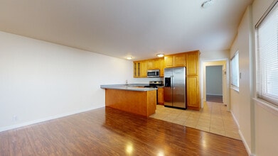 590 Ralston Ave, Unit 2 in Belmont, CA - Foto de edificio - Building Photo