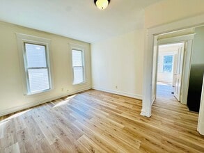 621 E Burnett Ave, Unit A in Louisville, KY - Foto de edificio - Building Photo