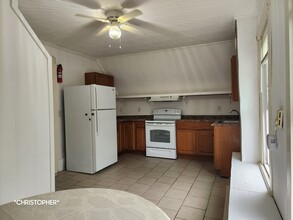 215 Freeman Ave, Unit #2 in Syracuse, NY - Building Photo - Building Photo