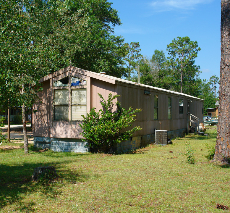 5516 Holley Pines Ln in Milton, FL - Building Photo