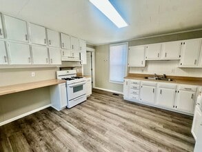 912 N Madison St in Bloomington, IL - Building Photo - Building Photo
