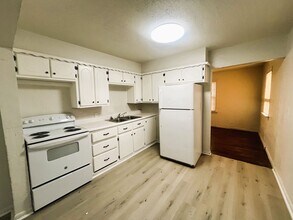 2644 NW 11th St in Oklahoma City, OK - Building Photo - Building Photo