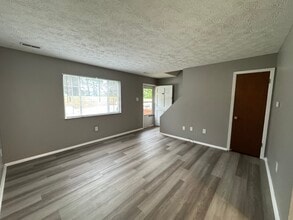 5031 W Pea Ridge Rd in Huntington, WV - Building Photo - Building Photo