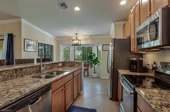 13671 Julias Way in Ft. Myers, FL - Foto de edificio - Building Photo