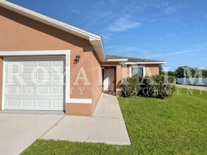 111 SE 2nd Ave in Cape Coral, FL - Building Photo - Building Photo