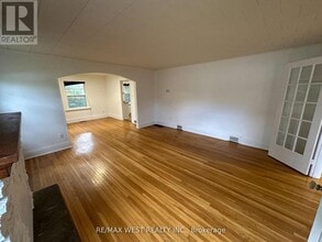 8186 Islington Ave in Vaughan, ON - Building Photo - Building Photo