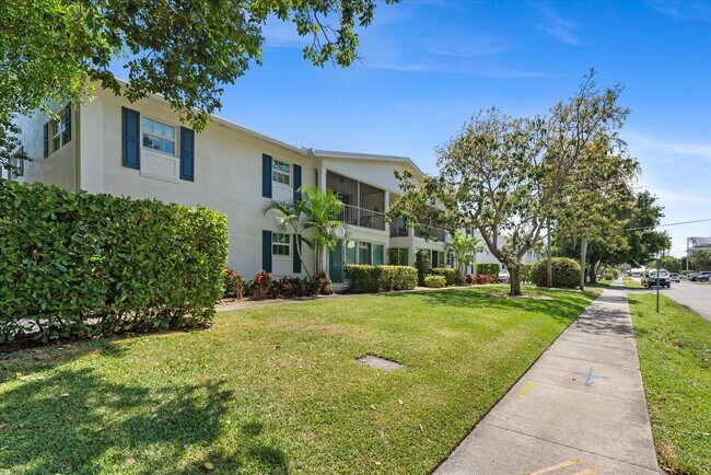 301 Venetian Dr in Delray Beach, FL - Building Photo - Building Photo