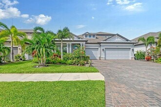 5620 Soft Skies Dr in Sarasota, FL - Foto de edificio - Building Photo