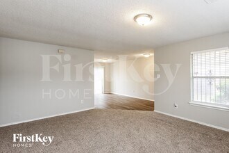 10244 Budtime Ln in Dallas, TX - Foto de edificio - Building Photo