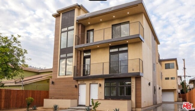 property at 6007 1/2 Barton Ave