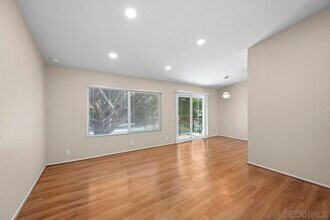 4060 Porte La Paz in San Diego, CA - Building Photo - Building Photo