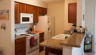 2045 Hunters Glen Dr in Dunedin, FL - Foto de edificio - Building Photo