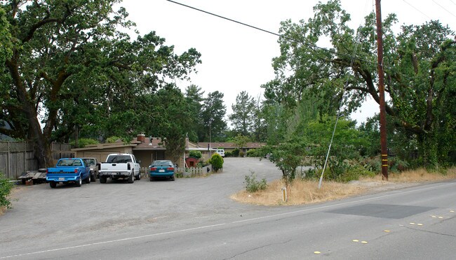 6491 Old Redwood Hwy in Windsor, CA - Building Photo - Building Photo