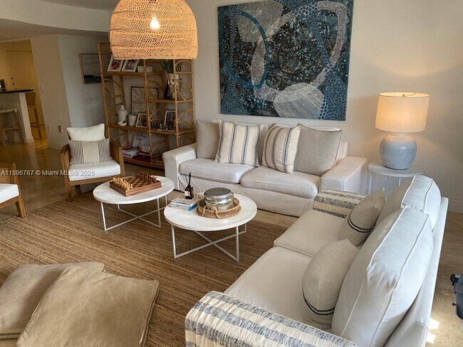 210 Seaview Dr in Key Biscayne, FL - Building Photo - Building Photo