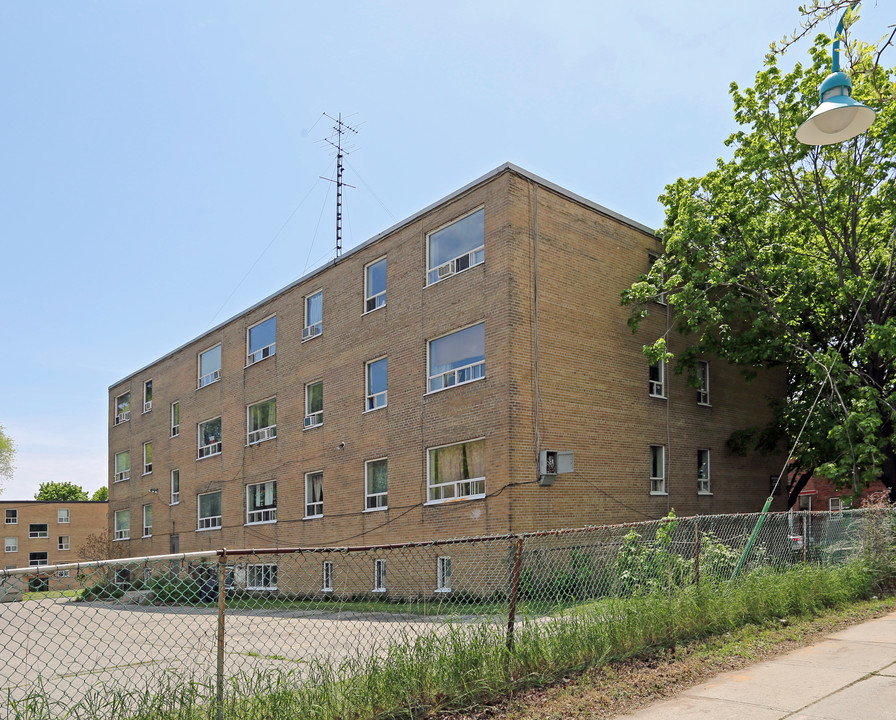 105 25th St in Toronto, ON - Building Photo