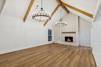 1704 Venetian Cir in Arlington, TX - Building Photo - Building Photo