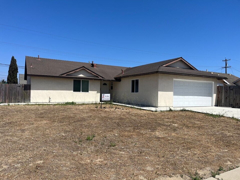 1642 Alison Ave in Santa Maria, CA - Building Photo