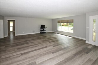 6690 Burning Tree Dr in Seminole, FL - Building Photo - Building Photo