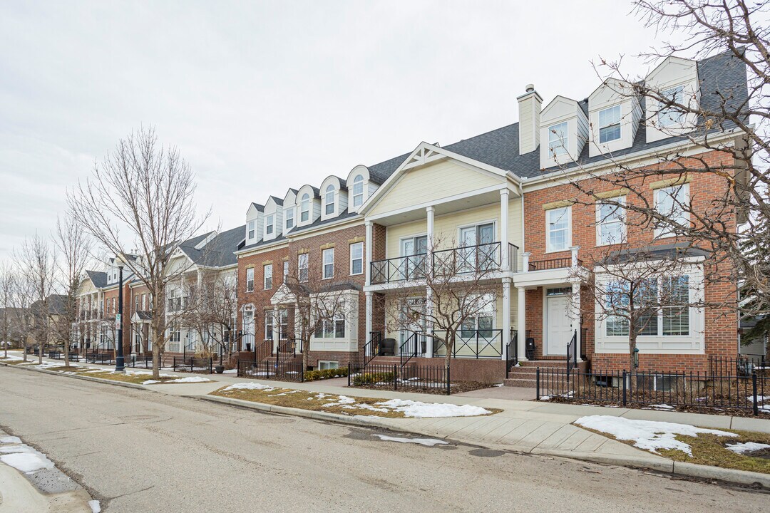 3 Joseph Marquis Cres SW in Calgary, AB - Building Photo
