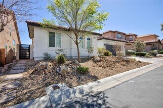 10378 Grizzly Forest Dr in Las Vegas, NV - Building Photo - Building Photo