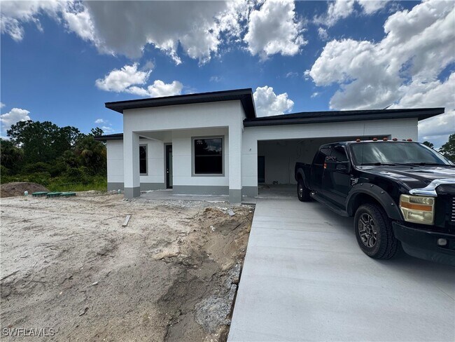 517 Johns Ave in Lehigh Acres, FL - Building Photo - Building Photo