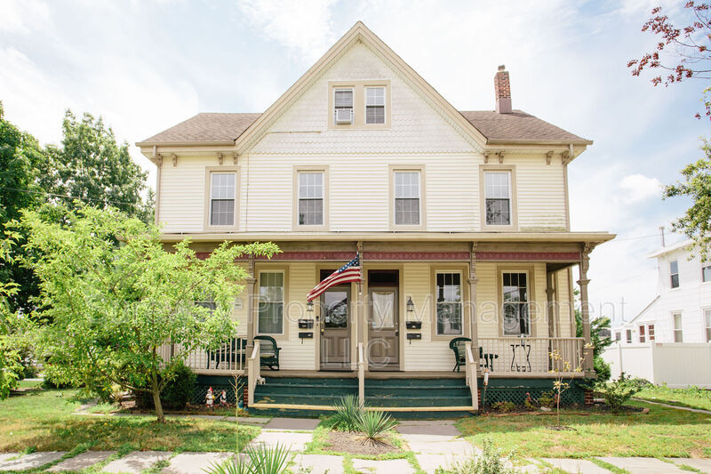 110 E Elm St in Wenonah, NJ - Building Photo