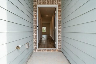 4573 Bishops Ln in Oakwood, GA - Building Photo - Building Photo
