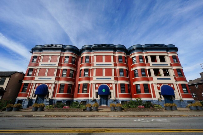Eaglemoor in Pittsburgh, PA - Building Photo - Building Photo