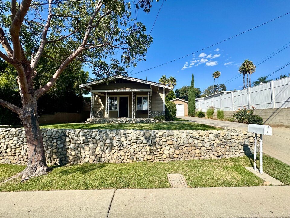 16661 E Main St in Orange, CA - Building Photo