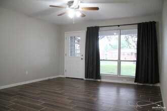 14 Camellia Ave in McAllen, TX - Building Photo - Building Photo