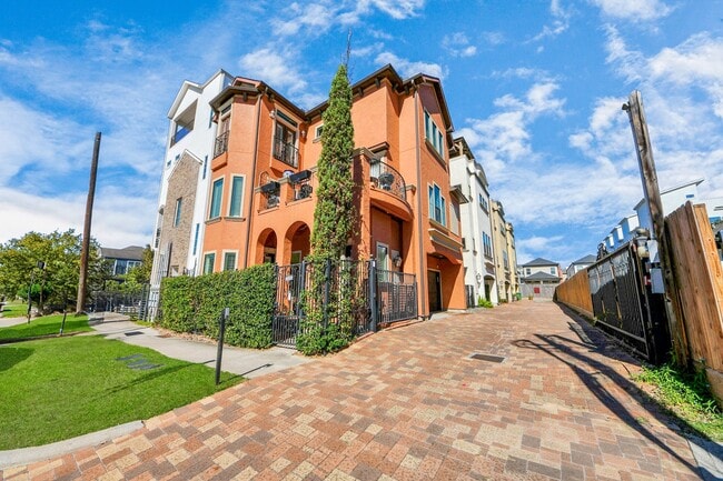 property at 1141 W 23rd St