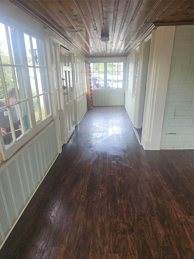 401 S Ocean Ave in Patchogue, NY - Building Photo - Building Photo