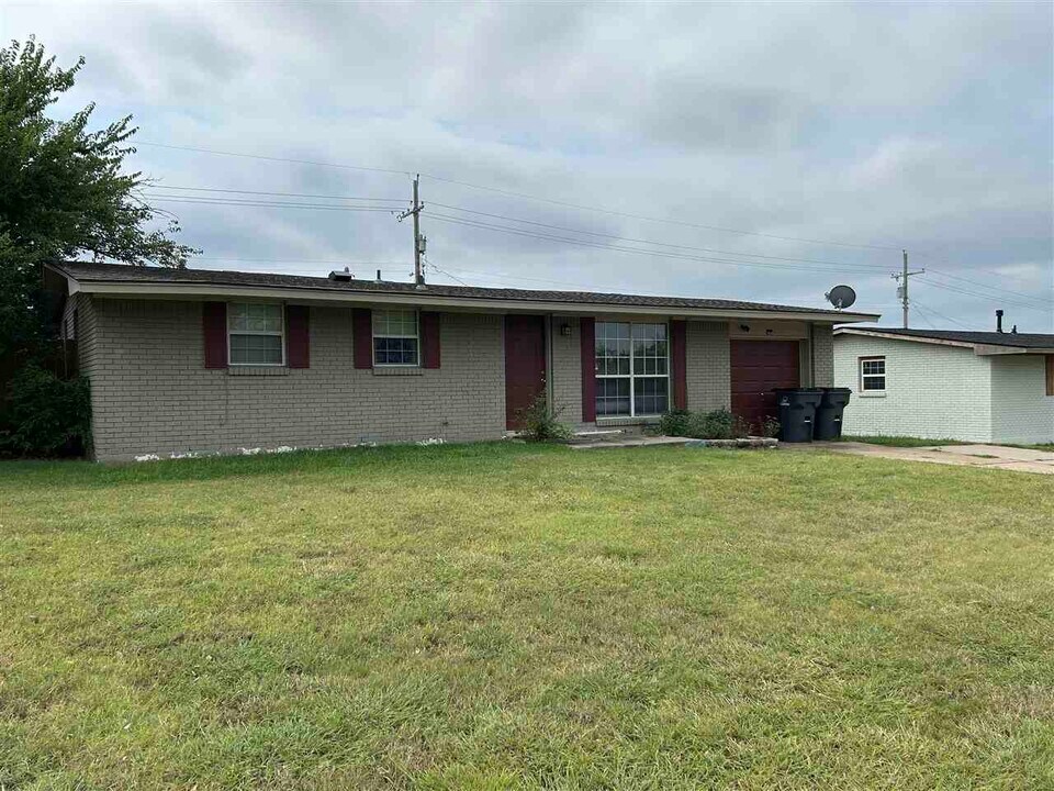 3408 NW Lincoln Ave in Lawton, OK - Building Photo