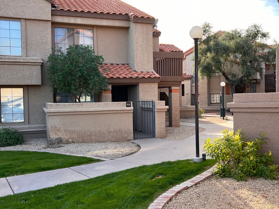 700 E Mesquite Cir, Unit P116 in Tempe, AZ - Building Photo