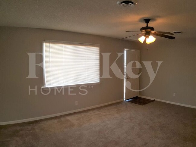 208 Valley Forge Ave in Henderson, NV - Foto de edificio - Building Photo