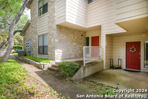 829 W Bitters Rd in San Antonio, TX - Foto de edificio