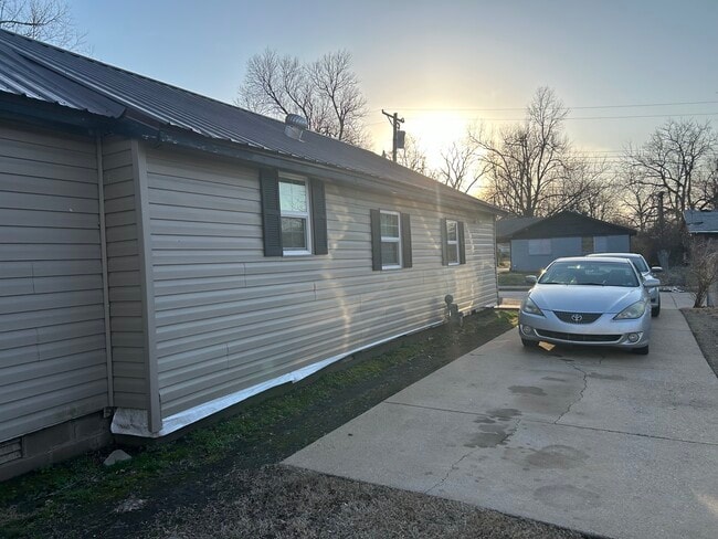 1112 S Lilly St in Blytheville, AR - Foto de edificio - Building Photo