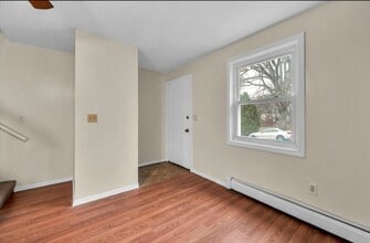 18 Chalmers St, Unit 18 in Manchester, CT - Building Photo - Building Photo